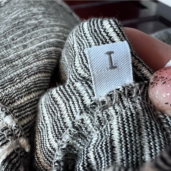 EUC Elemente Clemente Quiet Luxury Striped Tapered
Dolman Top size Small - Picture 4 of 9